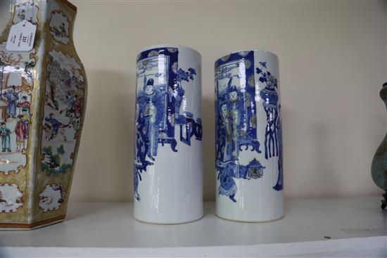 A pair of Chinese underglaze blue and copper red cylindrical hat stands, late 19th century, H. 28.7cm